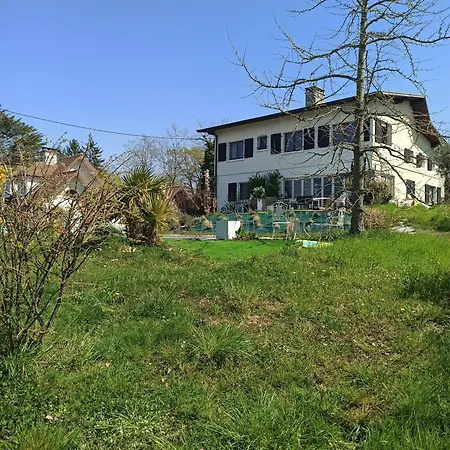 Charmante D'hotes Avec Salon Et Terrasse Panzió Nernier